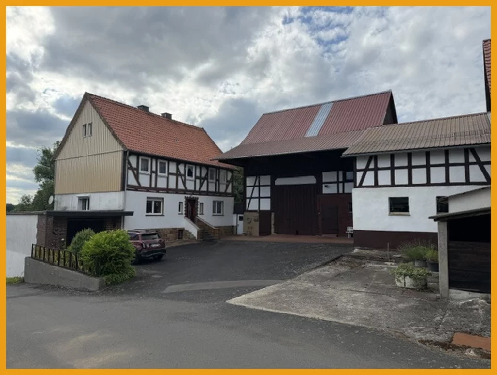 GEPFLEGTES HEIM MIT NEBENGEBÄUDE!
KEINE KÄUFERPROVISION!