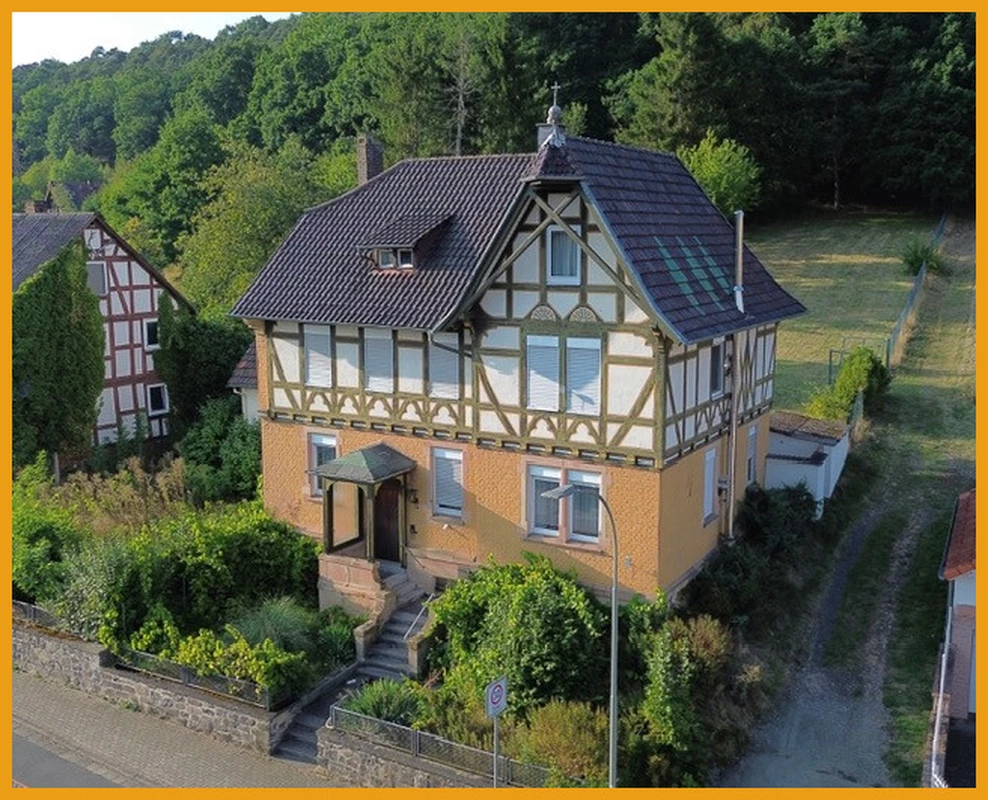 DAS PFARRHAUS AM WALDRAND!
KEINE KÄUFERPROVISION!