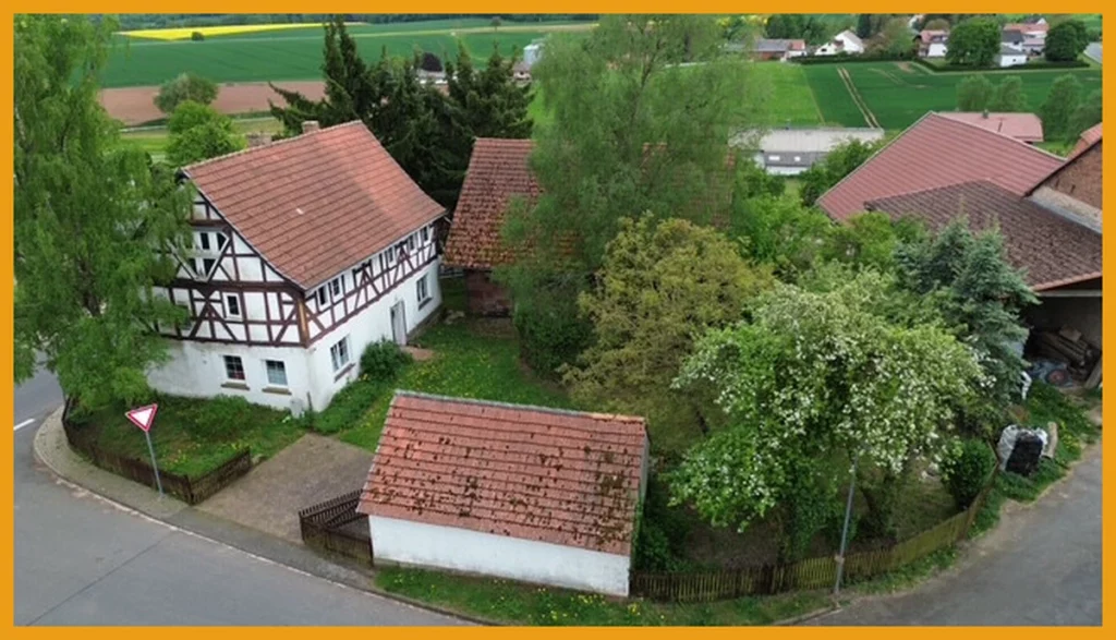 HISTORISCHES HOFANWESEN IN RUHIGER LAGE! 
KEINE KÄUFERPROVISION